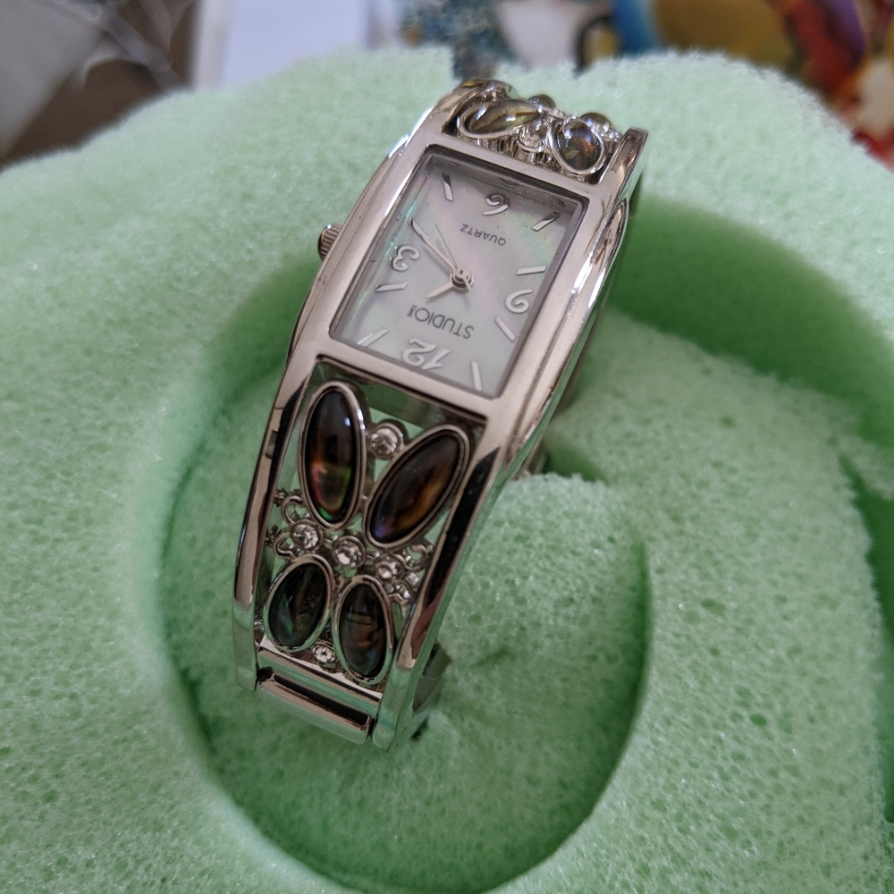 Beautiful Watch - Picture 3 of 9